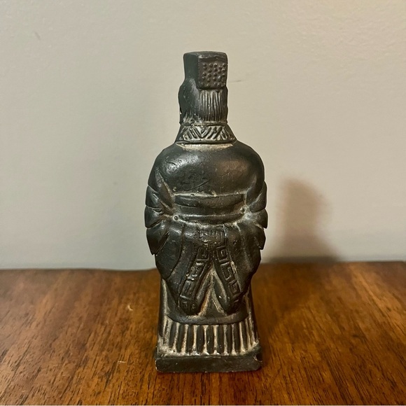 Vintage Chinese Terracotta
Clay Warrior Soldier 4.75" Tall
Figurine Replica. - Picture 5 of 9